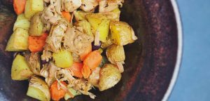 Rustikaler Kartoffelsalat mit würziger Jackfruit